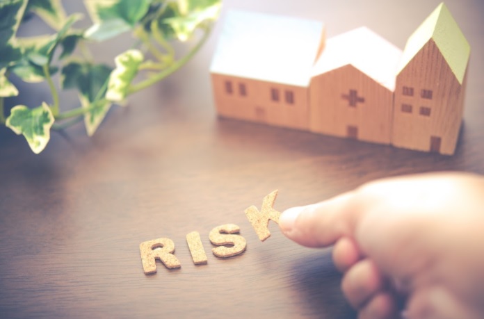 不動産投資はリスクが高い？7つのリスクと回避するための対策を解説